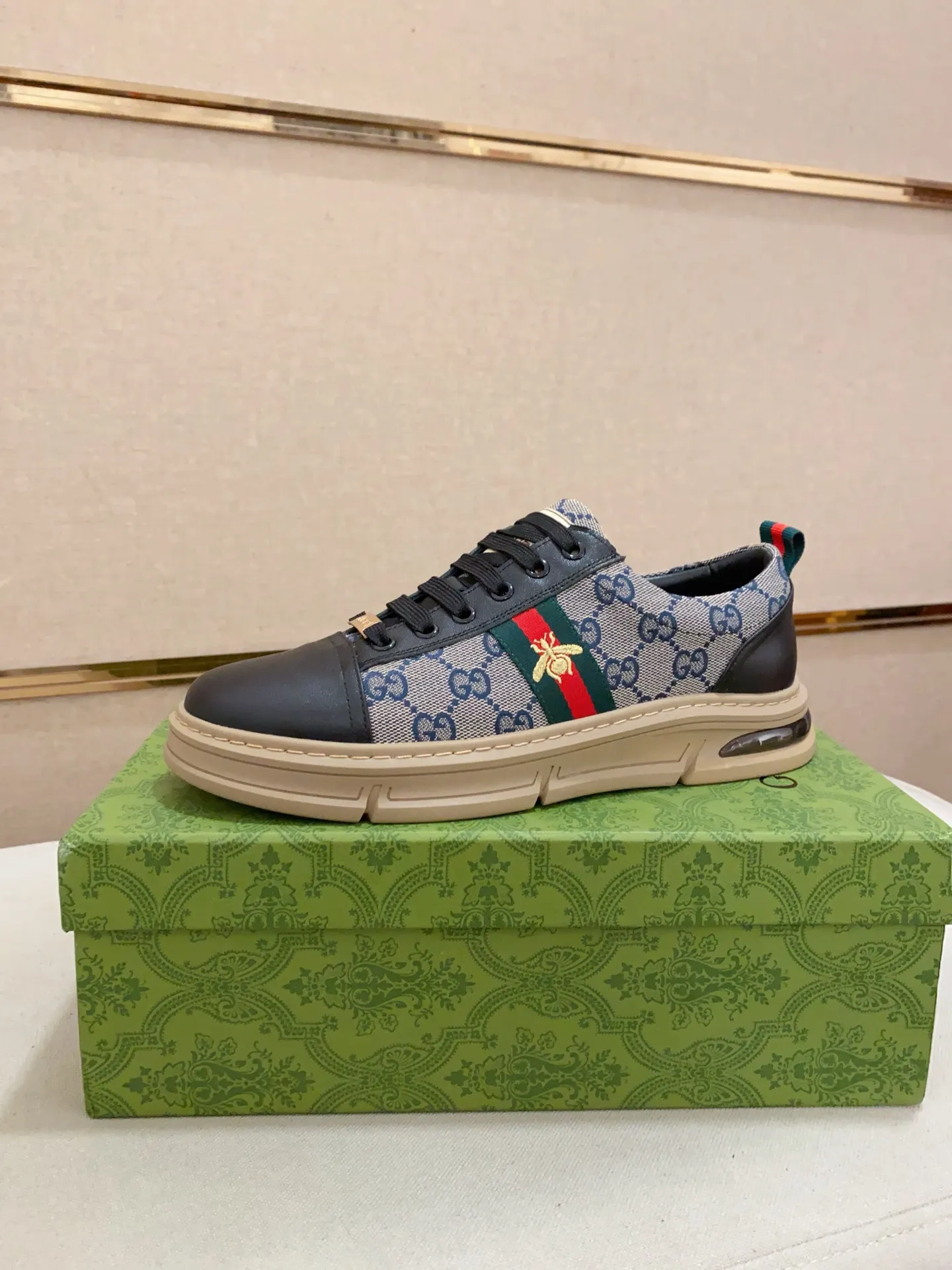 Men's clothing and shoes💰:400💰 (GUCCI) The latest model from the official website 🎁🎁Casual and fashionable men's shoes👟, hot style💥The version is simple and elegant, exclusive for trendy men. Unique latest brand elements from the official website👑Original decoration, fashionable and generous, the fabric is original cowhide ✅Sheepskin lining, the official website specifies wear-resistant casual outsole, the classic model is taken in kind at the counter🎬38-44 (45 is not returned or exchanged when customized)